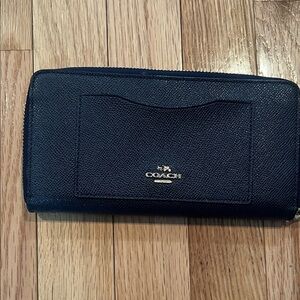 Coach Navy Zippy Textured Wallet
